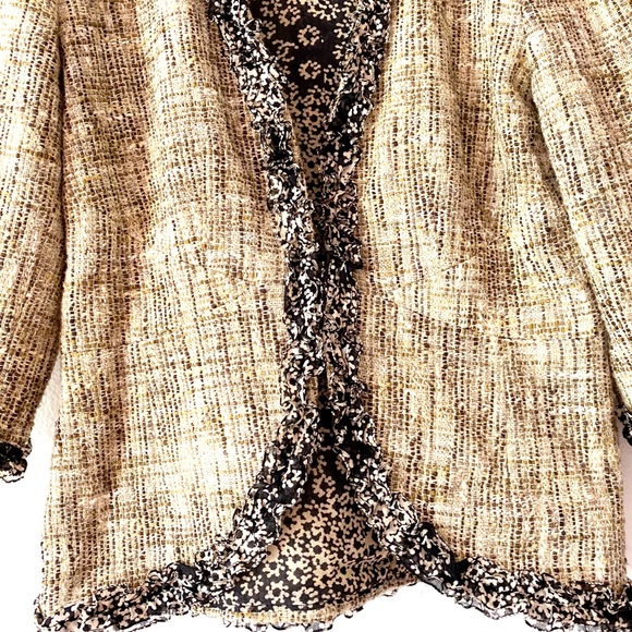 SOLD❤️Chanel tweed ruffle trim 2003 blazer 38 xs - Picture 8 of 8